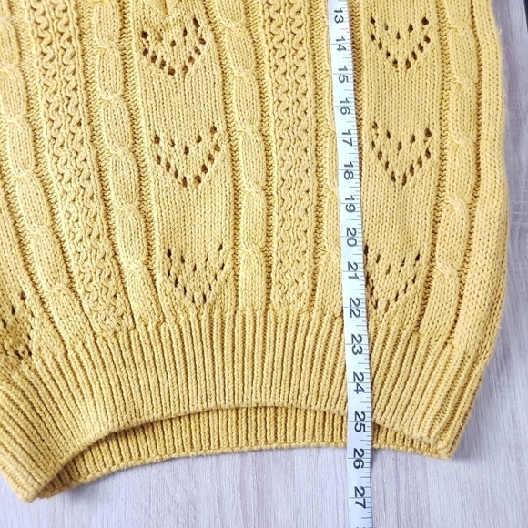 VINTAGE Wheat Yellow V-neck Cable Knit Sweater size Medium - Picture 9 of 10